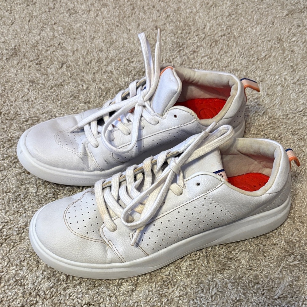 Speedo White Womens water sneaker swim shoes. Very Good Condition.
